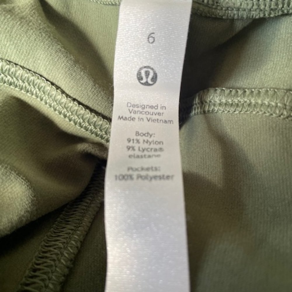 lululemon capri length joggers, size 6